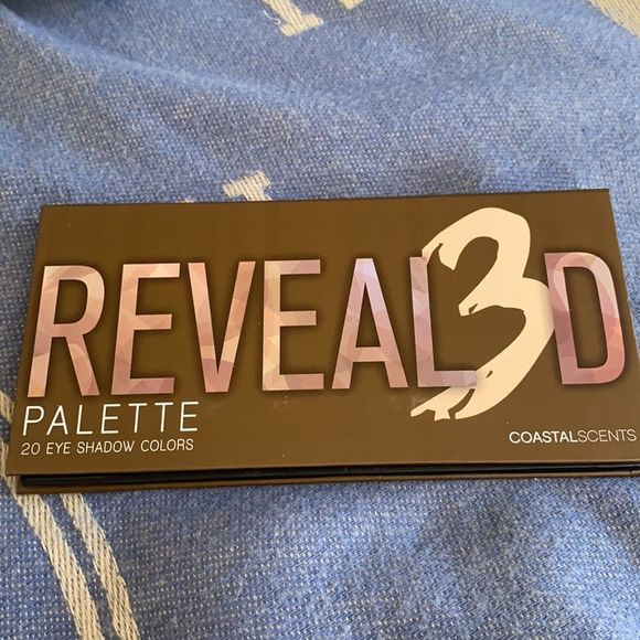 Reveal3d Eyeshadow Pallet - Picture 3 of 3